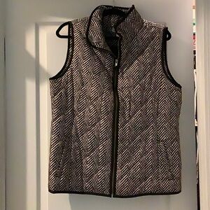 Croft and Barrow puffer vest. Size:Large. Color: black and tan herringbone.